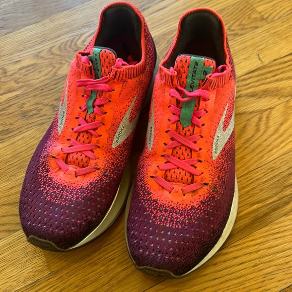 brooks levitate 2 pink